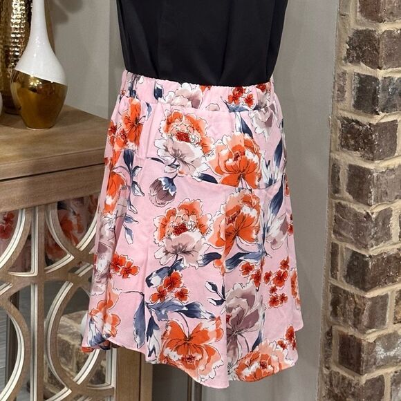 THREE EIGHTY TWO Women’s Floral Print Mini Skirt in the Size Large - Picture 10 of 14